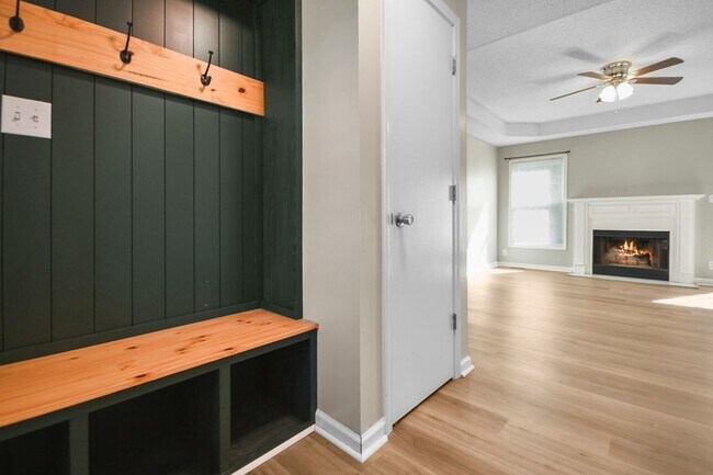 Foto del edificio - Updated Three Bedroom!