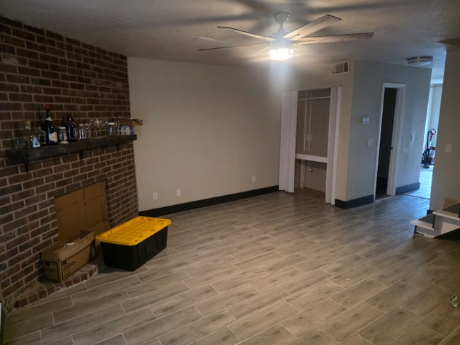 Building Photo - 1327 Eastgate Dr