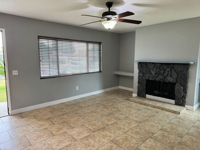 Building Photo - Cozy 3-Bedroom Home with Spacious Backyard...