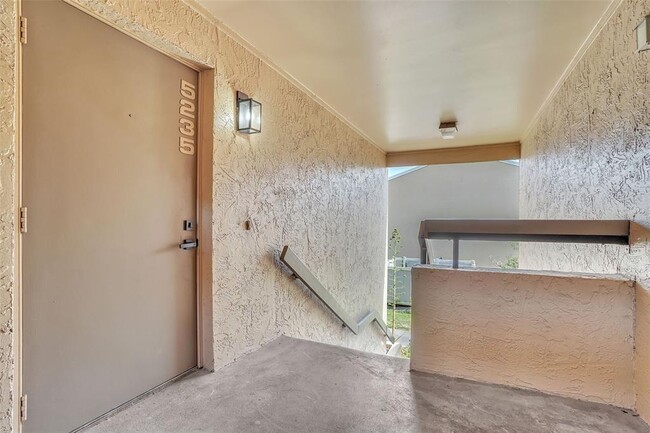 Foto del edificio - 5235 Vineland Rd