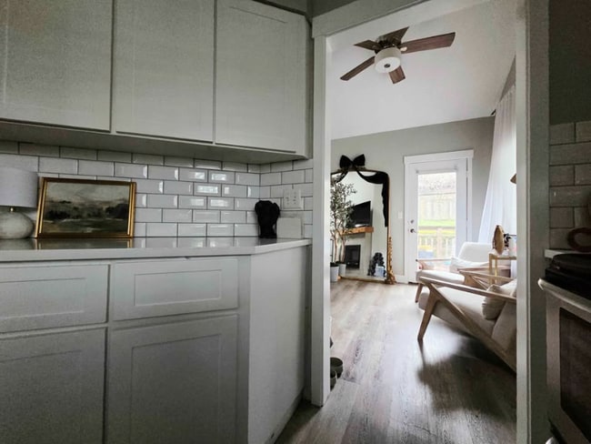 Building Photo - 7150 SW Linette Way