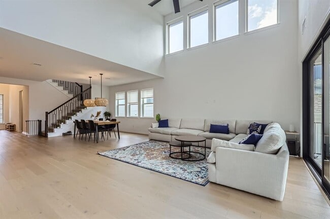 Building Photo - 1209 Brasano Pl