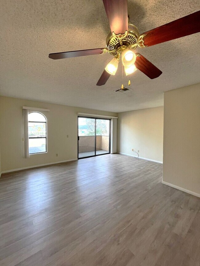 Building Photo - Great Santee condo available now!