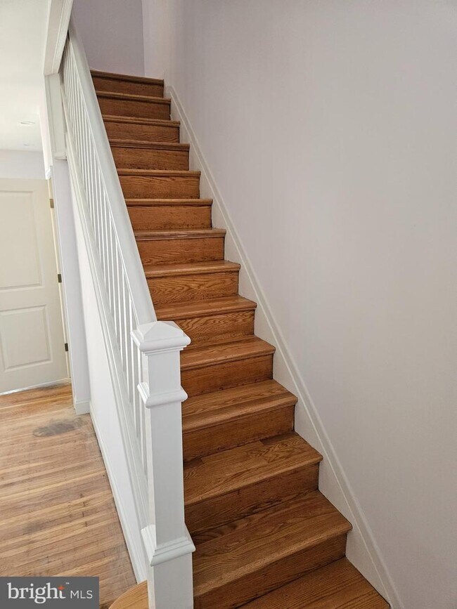 Building Photo - 1825 E 31st St