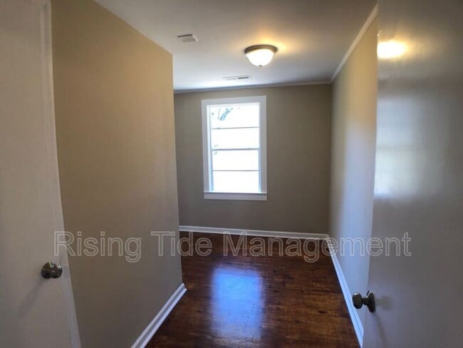 Building Photo - 2164 Circle Dr