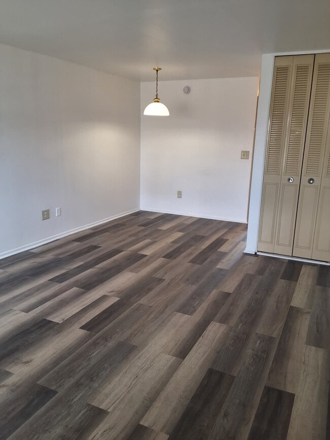 Building Photo - 211 Birdseye St