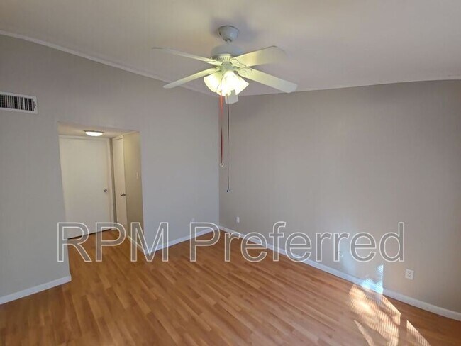 Building Photo - 2110 Wilcrest Dr