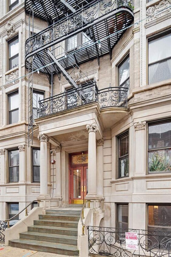 Primary Photo - 1127 Washington St
