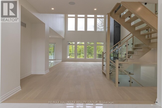 Building Photo - 511 Shoreway Dr