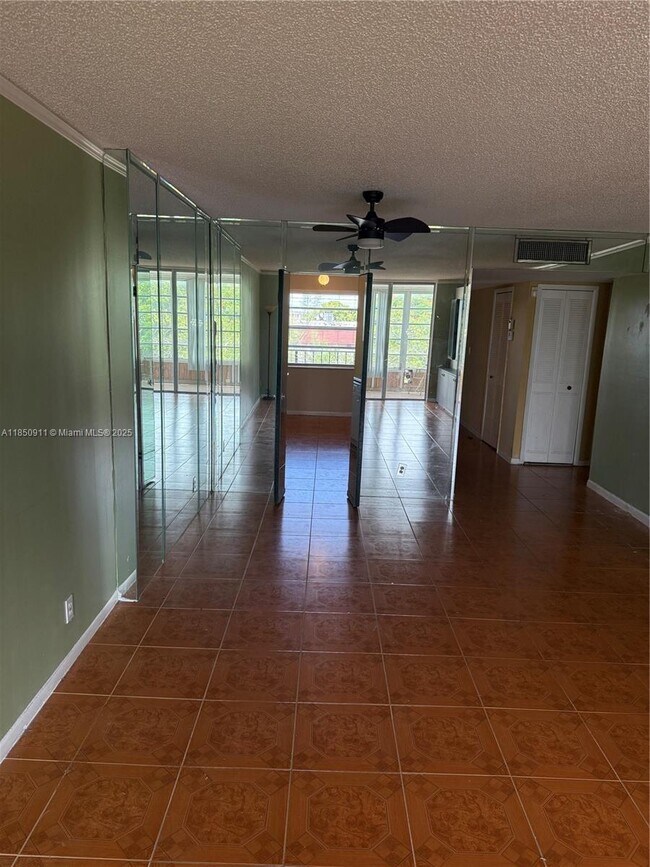 Foto del edificio - 3001 NW 48th Ave