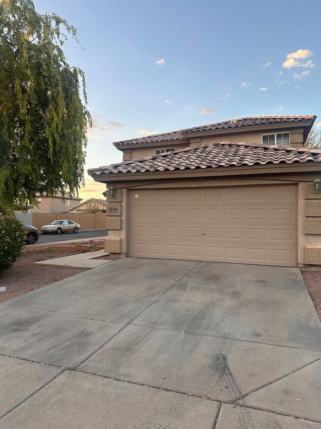 Building Photo - GREAT 4 BEDROOM 2 BATH HOME
