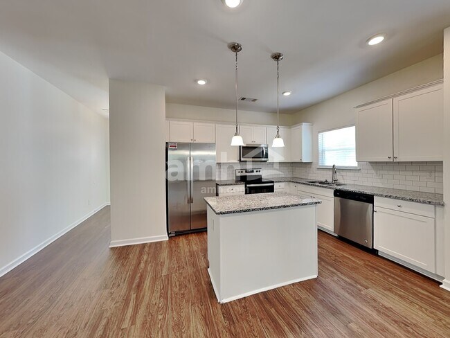 Foto del edificio - 168 Landsdown Xing