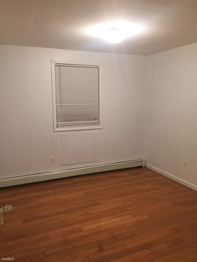 Foto del edificio - 3 br, 1 bath House - 10332 106th St