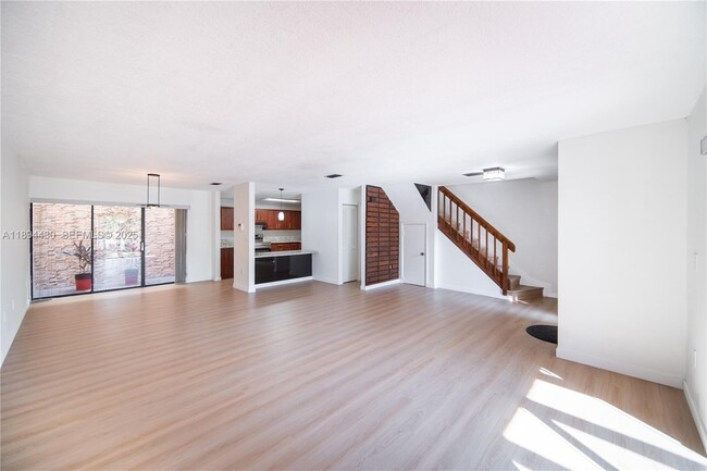 Foto del edificio - 6845 NW 169th St