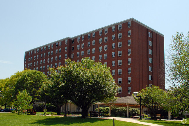 Foto del edificio - Cedar Village Senior Apartments