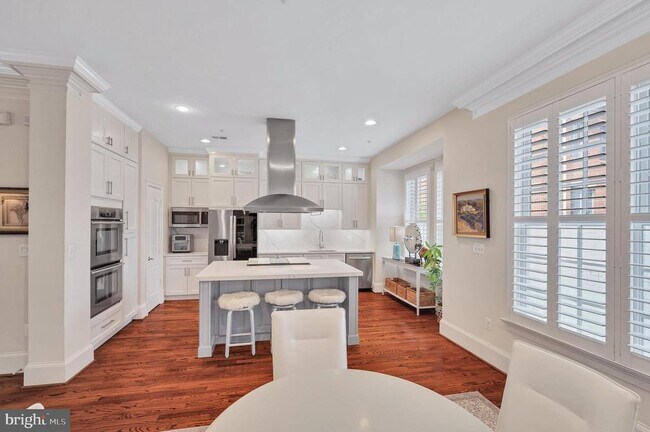 Foto del edificio - 705 Lyles Ln