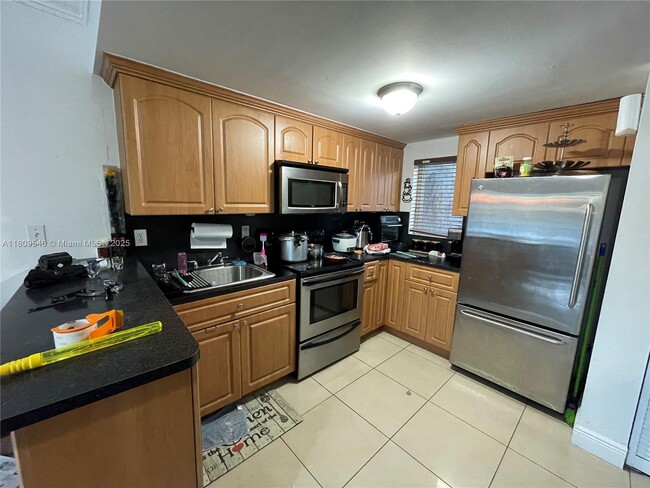 Building Photo - 3800 SW 29th St