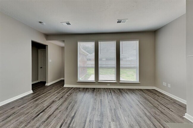 Building Photo - 7010 Apple Oak Ct