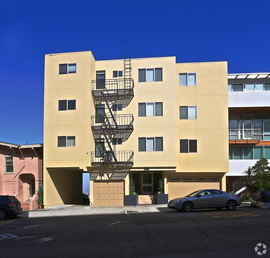 Building Photo - 825-827 Corbett Ave