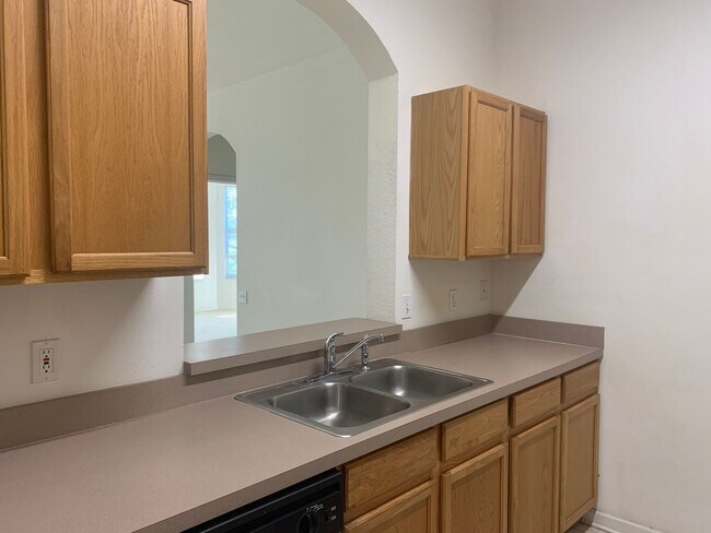 Building Photo - Lovely 3 Bedroom 2 Bath Condo