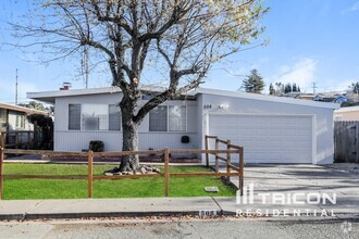 Building Photo - 508 Cabrillo Ave