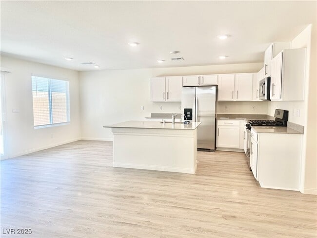 Building Photo - 808 Calm Crystal Ct