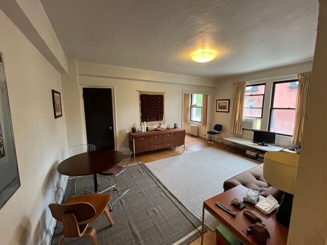 Foto del edificio - Fully Furnished 1 Bedroom, 1 Bathroom Cond...