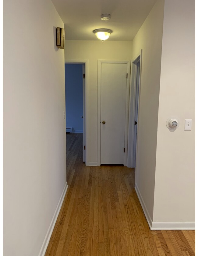 Building Photo - 6764 N Sauganash Ave