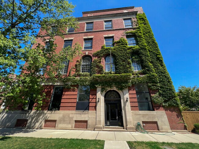 Foto del edificio - 3312 W Belle Plaine Ave