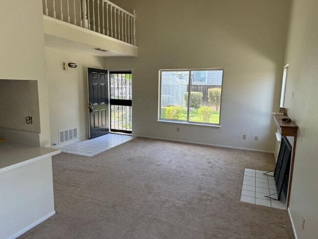 Foto del edificio - Modern 3 Bedroom Condo w/ Garage Vacaville...