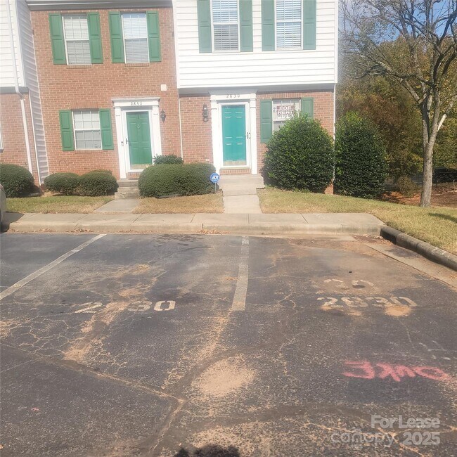 Foto del edificio - 2830 Hosta Dr