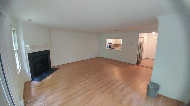 Foto del edificio - 2 BR / 2.5 BA Condo on Forest Hill. Pets Considered. Available Now!