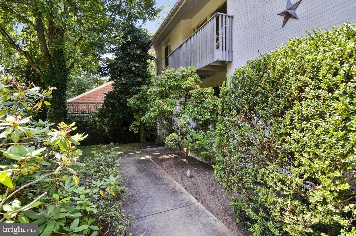 Primary Photo - 7020 Barkwater Ct