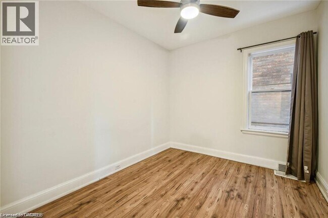 Photo du bâtiment - 51 Smith Ave