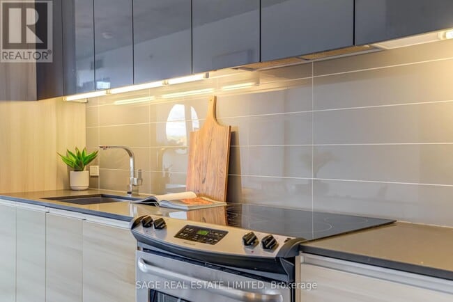 Building Photo - 1190 Dundas St E