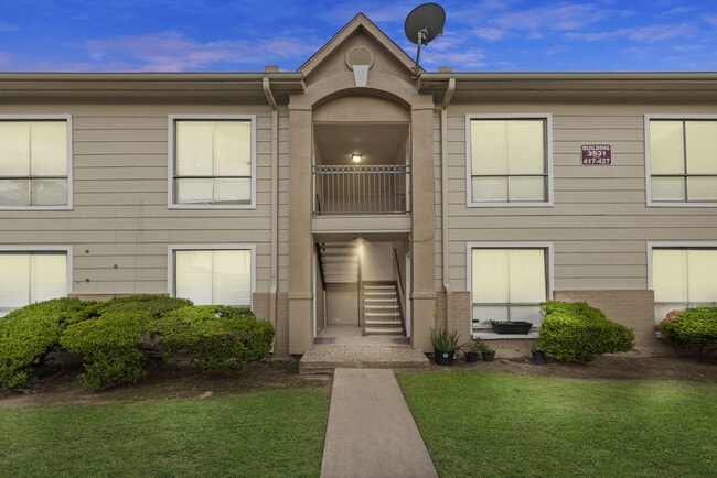 Building Photo - The Park at Edgebrook