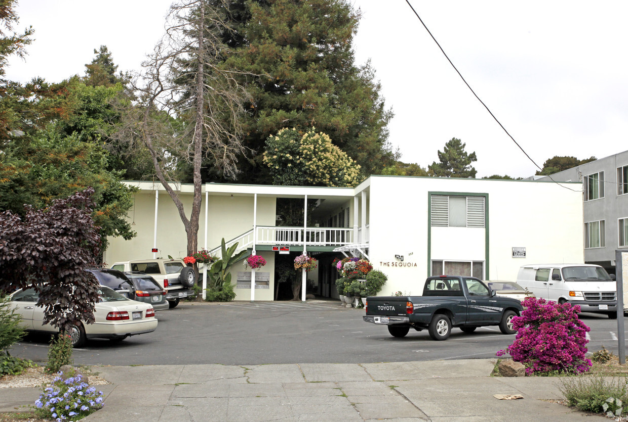 Building Photo - Sequoia Apartments