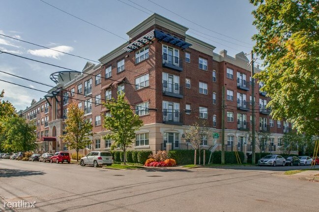 Foto del edificio - 2400 Vanderbilt Pl