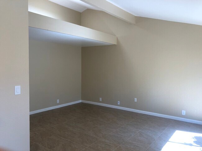 Living Room w/ Storage Loft - 4696 Lakeview Ave