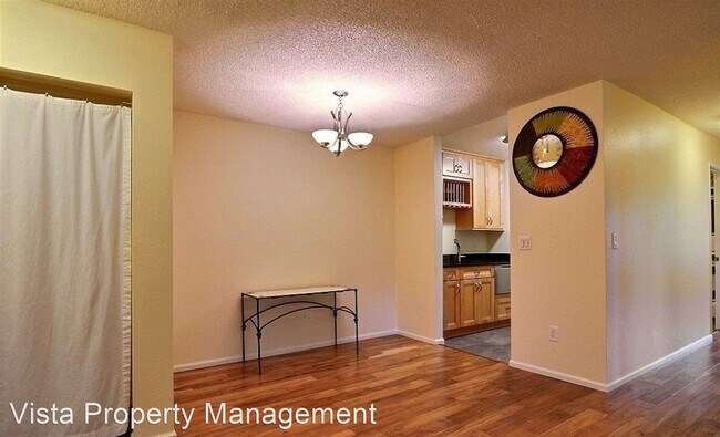Building Photo - 2 br, 1 bath House - 6105 N 16th St N202