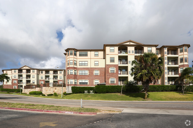 Foto del edificio - Bay Vista/Bay Vista Pointe