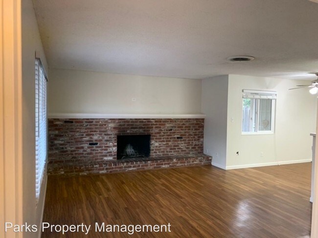 Building Photo - 2 br, 1 bath Apartment - 645 Southwood Dr.