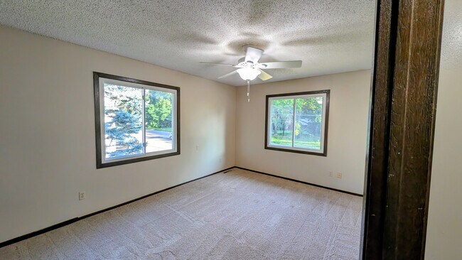 Foto del edificio - 419 Butler Ave E