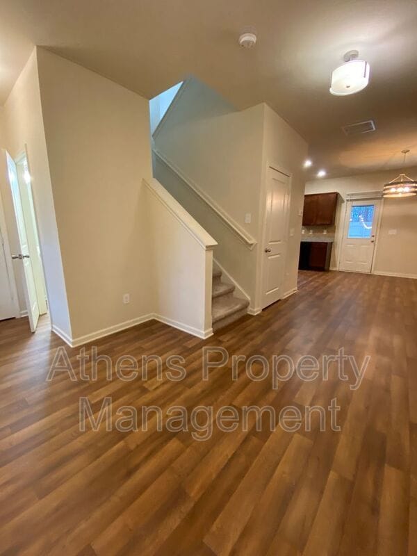 Building Photo - 304 Morning Dr