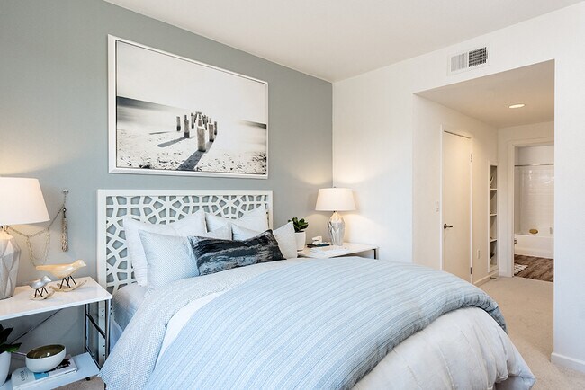 Estanterías empotradas en viviendas selectas - Apex Laguna Niguel Apartments