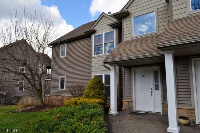 Foto del edificio - 40 Clubhouse Rd