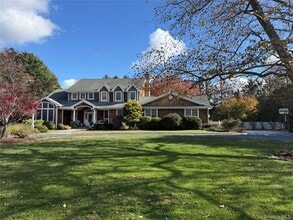 Building Photo - 2465 Fairway Dr