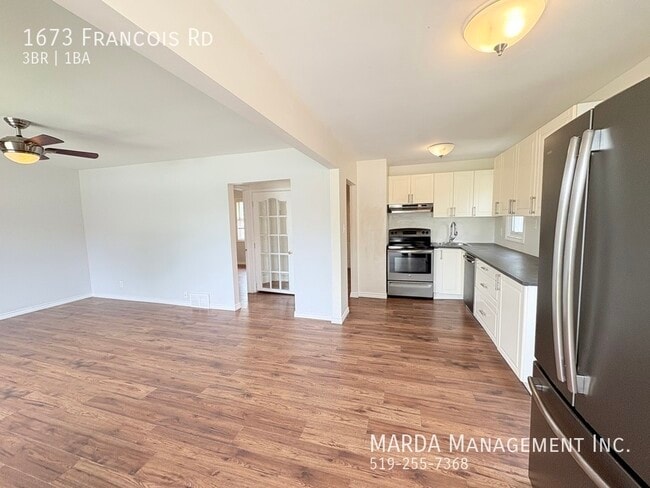 Building Photo - 3 BED 1 BATH EAST SIDE BUNGALOW PLUS HYDRO...