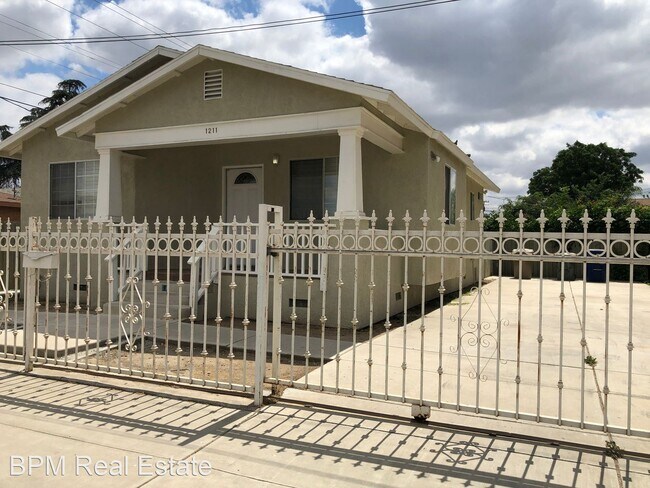 Foto del edificio - 3 br, 2 bath House - 1211 Tulare St.
