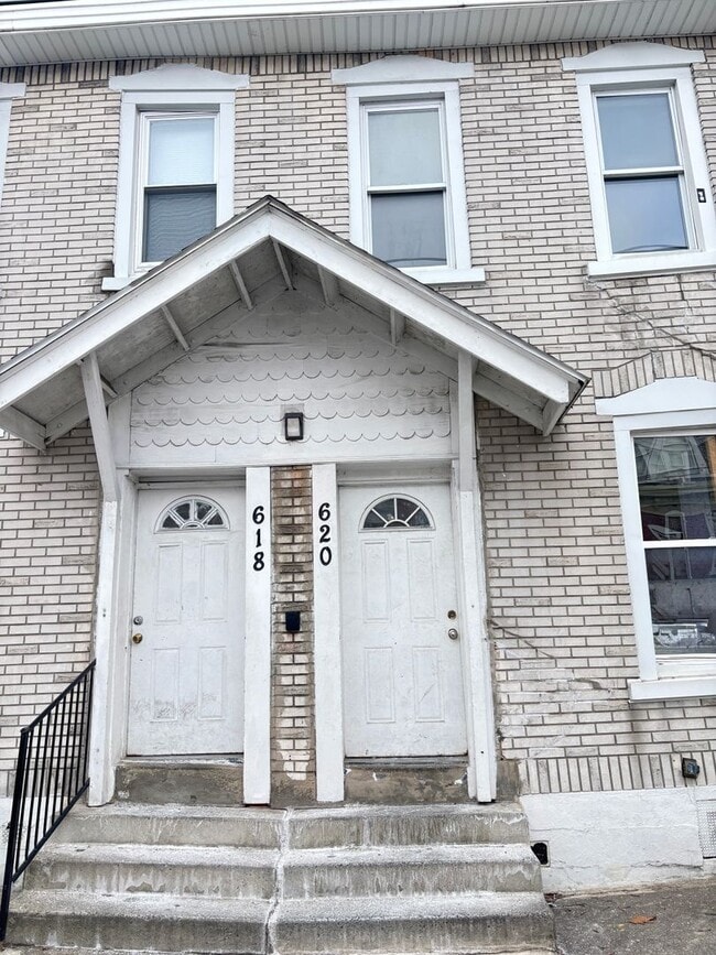 Building Photo - 620 W Chew St